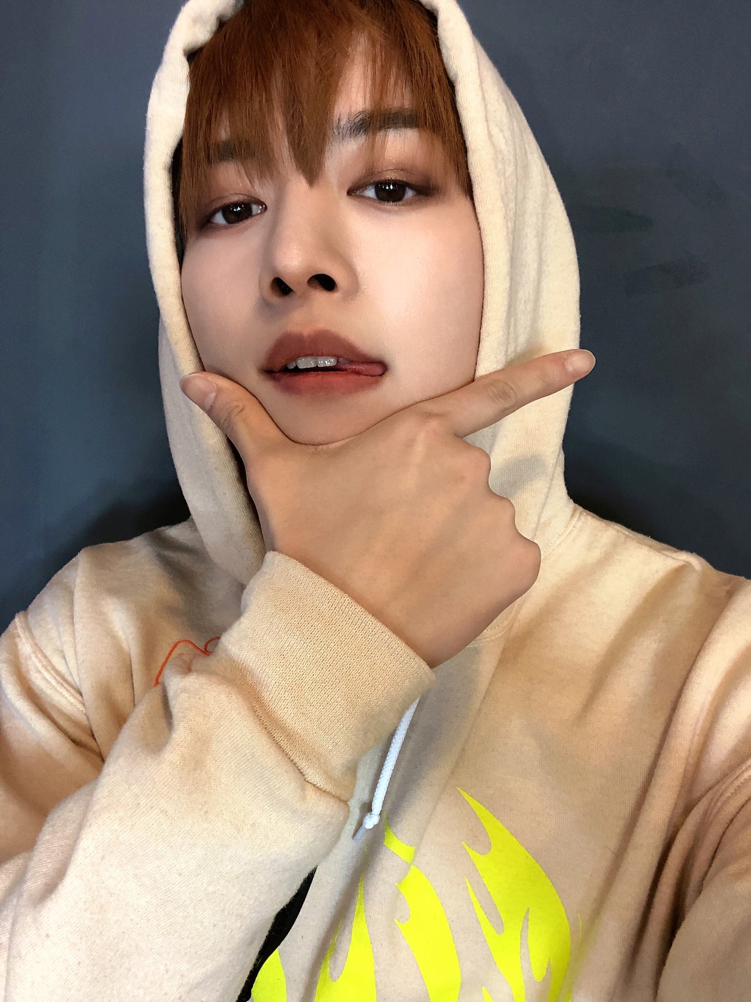 ONEUS on Twitter: “[#RAVN] 🌹🔥 🙏👉🔥 https://t.co/Q0tgxRYMqb” / Twitter