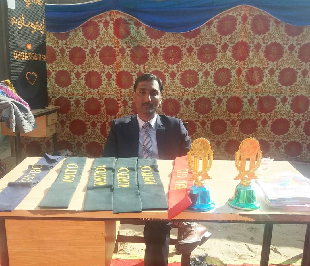 NAVEEDALILAGH11's tweet photo. As per decission of Honourable High Court Of Sindh Give the right to IBA HMs who were recruited on merit #SaveSindhSaveHeadmasters https://t.co/pDDSj9KjUE