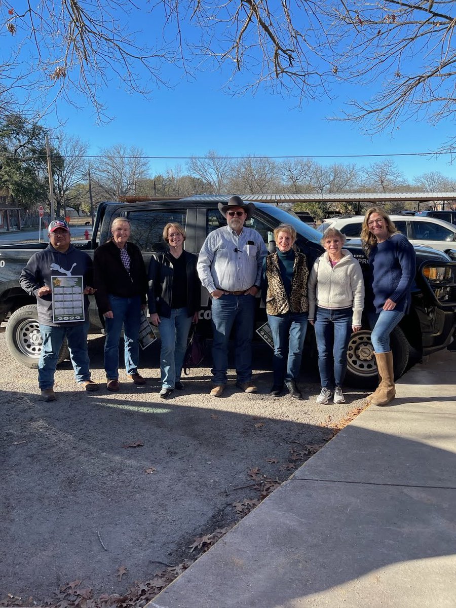 michaelbexargop's tweet photo. Camino Real Republican Women and Kenny County Republican Women showing some love to those who protect our borders. I'm just there to carry stuff. https://t.co/FpbkR7k7gK