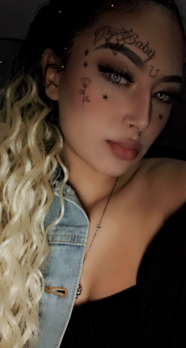 lanie_tsunami's tweet photo. sit &amp;&amp; talk to you for hours 🖤 https://t.co/dc3014Py6c