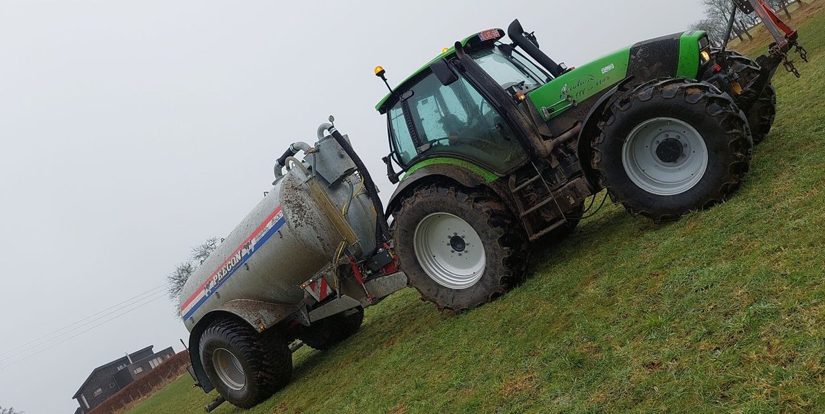 profiMagazin's tweet photo. abgelichtet ist ein #DeutzFahr Agrotron 1145 TTV mit einem 11,5m³ #Peecon Fass. https://t.co/3XWRujt69B