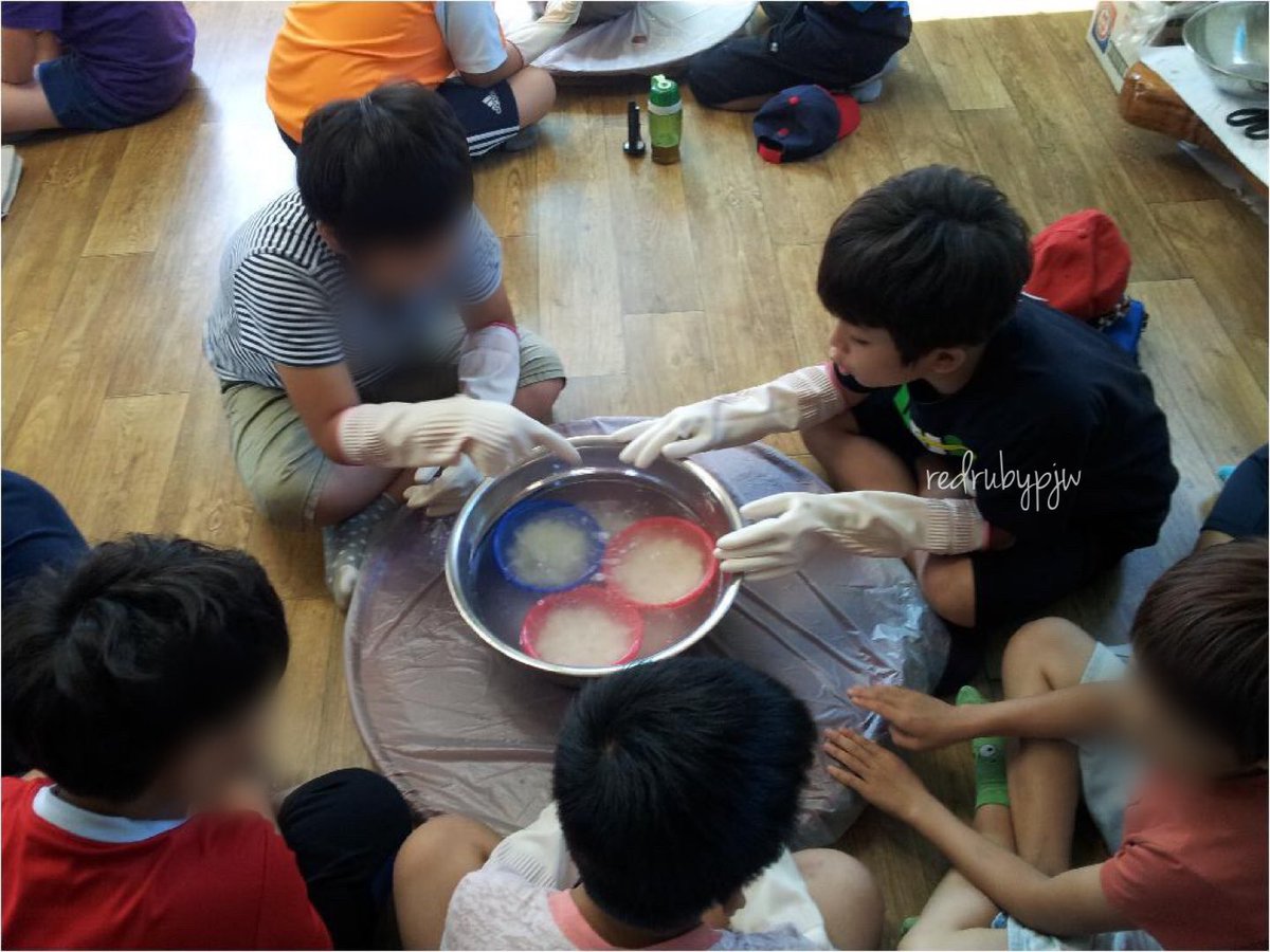 park jeongwoo is so active in his school 😆🤍