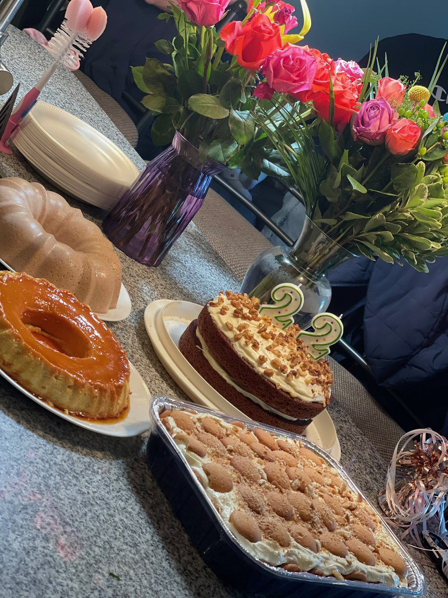miranduhh__x's tweet photo. hey guys ! my family and I are testing waters &amp; we’ll be selling postres this weekend , we’ll be making banana pudding, carrot cake, fresas con crema &amp; flan(not all pictured)  please let me know if you’re interested! We’ll be happy to satisfy your sweet tooth cravings 😋 https://t.co/Drbcr1UNuR