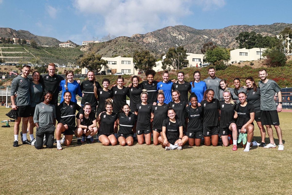 tyler_lussi's tweet photo. Angel City’s first week of flight⚽️🌴😎 @weareangelcity #preseason #acfc #weareangelcity #cityofangels #soaring #empowered #smile #fiercemindset https://t.co/ay4S0JuMR1