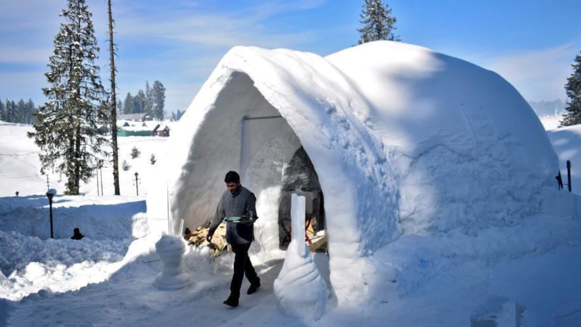 go2xscapeplan's tweet photo. Igloo Cafe in Gulmarg is the New Tourist Attraction for Travellers to Kashmir.

#igloo #gulmarg #restaurant #kashmir #tourism #xscapeplan #travel #holiday https://t.co/NCZKTd5xoi