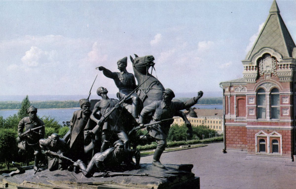 MMiransky's tweet image. Памятник В.И. Чапаеву в Куйбышеве (Самара) и копия в Ленинграде (Санкт-Петербург). «В 1933 г. выполнили повторную отливку для установки копии памятника Чапаеву в Ленинграде». Подробнее: companybest.ru/publications/6…