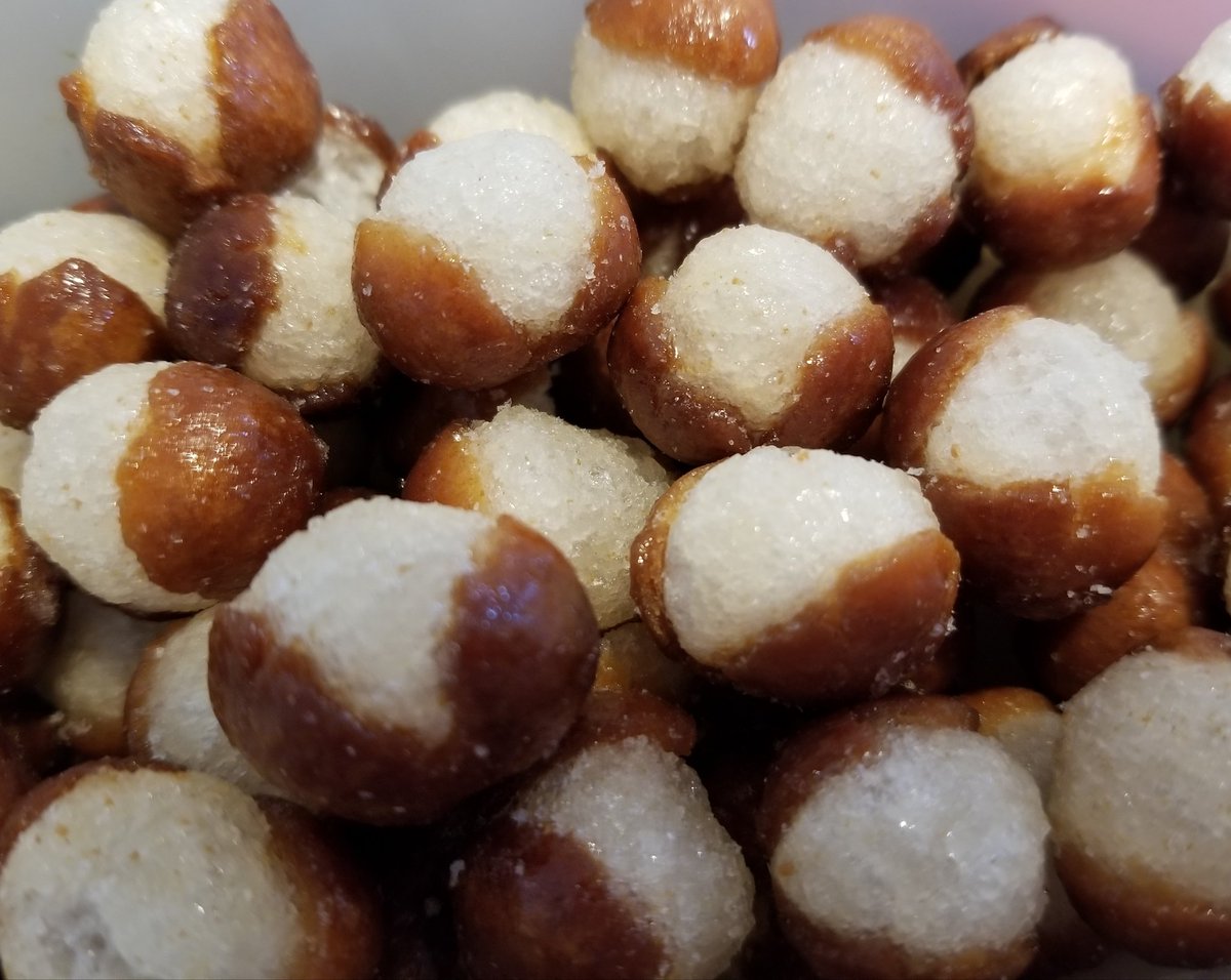 frbbm's tweet photo. Sweets like water molecules. Yummy #HEC #kasetsu #IfYouCouldSeeanAtom #ASHEC https://t.co/aP0LwBhuTy