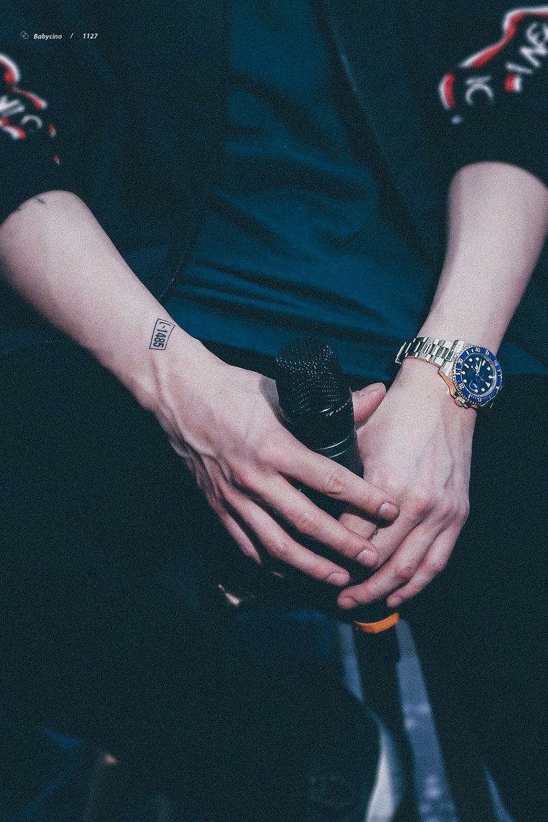 Chanyeol’s hands;

A very important and necessary thread because they’re beautiful and we need to appreciate them 🍒

#CHANYEOL #찬열 #박찬열