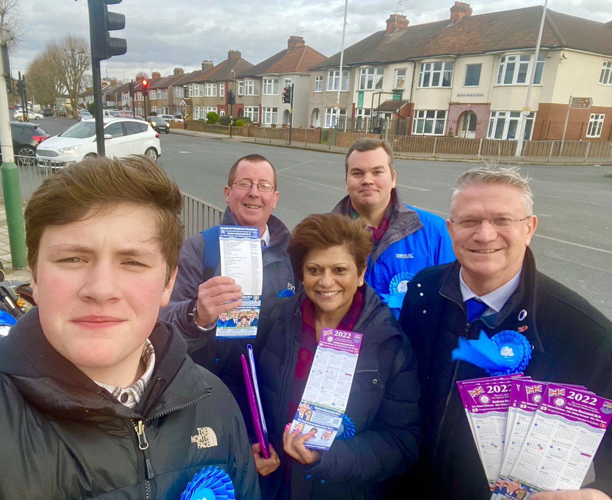 AndrewRosindell's tweet photo. A brilliant day on Saturday in Rush Green & Crowlands Ward, meeting local people. Huge support for our campaign to ‘Keep Havering a Town and Country Borough’!#VoteConservative #RobertBenham #ViddyPersaud #TimRyan #5May2022 #Romford #keephaveringtownandcountry 🇬🇧🏡 🌳🐿🏴 https://t.co/Ln9H1fs9uv