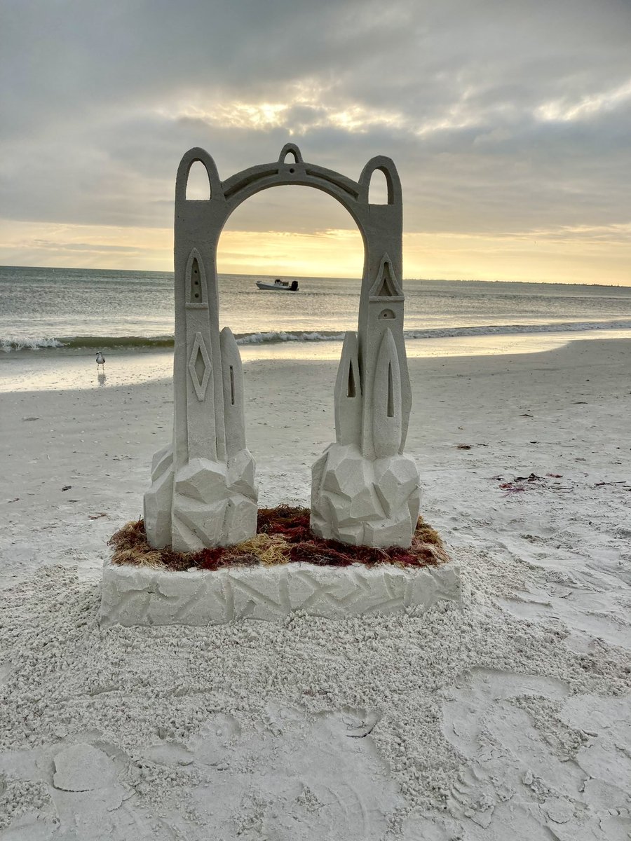 thelanikai's tweet photo. ⛩🌴Award-winning Sandsculptor Ed Reed III #edthesandman created this beauty today with us. One of his crowning feats is his daring skill in sculpting the perfect arch & this castle has plenty! A pleasure having you here Ed & thanks to all who come by to watch! 🌺☀️
#lanikailove https://t.co/Zhq2oh94py