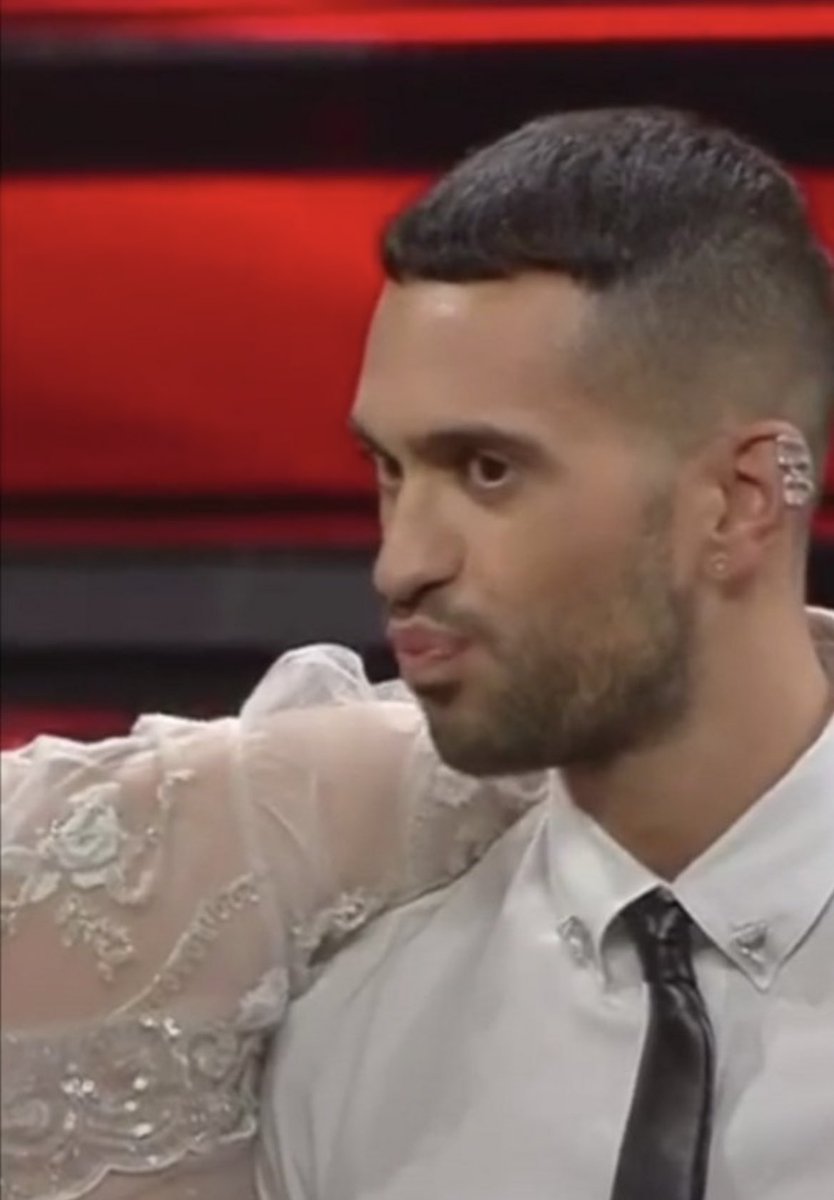 PD10_j's tweet photo. Stagione 1                Stagione 2
 #sanremo22 https://t.co/B3xZ3BDRI4