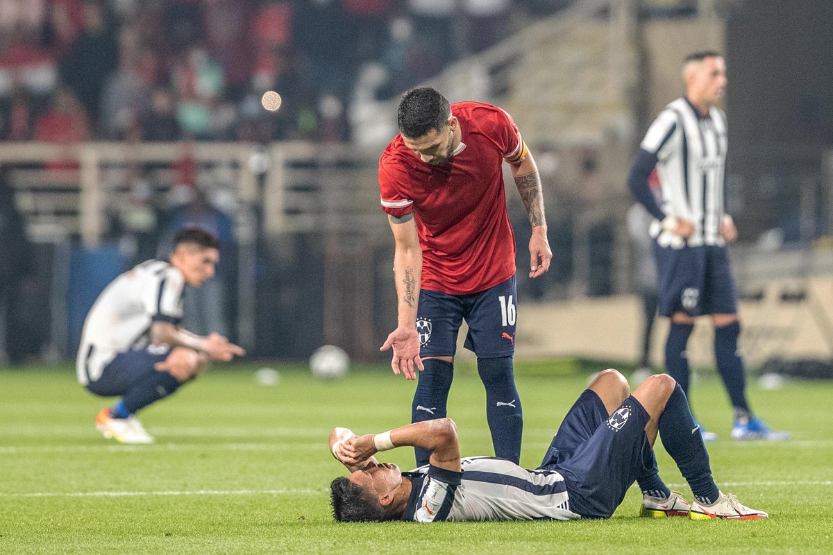 SomosRayados's tweet photo. La derrota duele, pero hay que levantar la cara y seguir, esto es futbol y como sabemos, da revanchas. Gracias a ustedes dos por dejar el alma en la cancha, nada que reprocharles... https://t.co/CLwiQajrjD