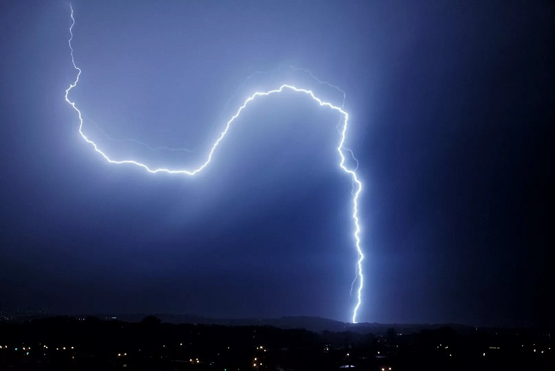 observatory_brk's tweet photo. 770-kilometer lightning in the US crossed three states and set a new world record https://t.co/GnmrWTCD53 https://t.co/wfRb1lfSd9