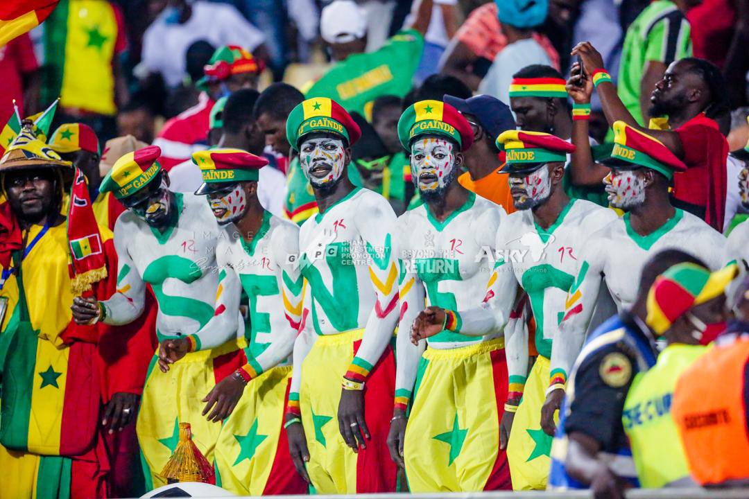 Senegal' Taraftarı Tribünde Takımlarını Destekliyor