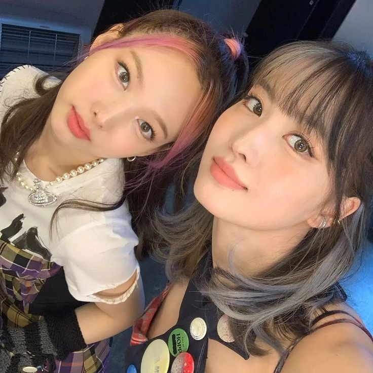 ifvloona's tweet photo. nayeon &amp; momo. https://t.co/TQIH49TP6s