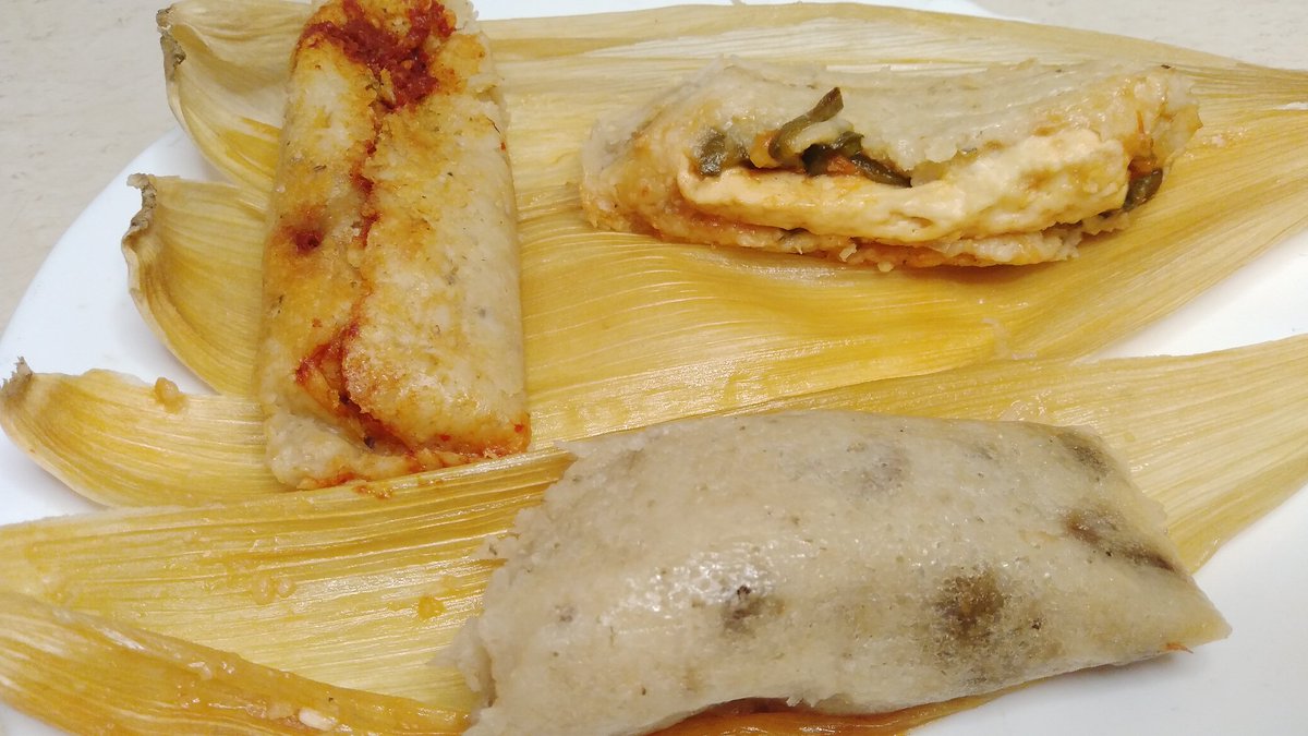 CocinandoMireya's tweet photo. ❤TAMALES DE LOMO EN SALSA ROJA, RAJAS CON QUESO Y AZÚCAR DELICIOSOS❤
Es de mis mejores recetas, los tamales me quedaron super esponjaditos.😋👌
LINK⬇️⬇️⬇️
https://t.co/w50eTEJeKs
¡Vayan y suscribanse!🤗
#cocinando #Recetas #recetasfacilesyrapidas #tamales  #diadelacandelaria https://t.co/uQU5fYNZKv