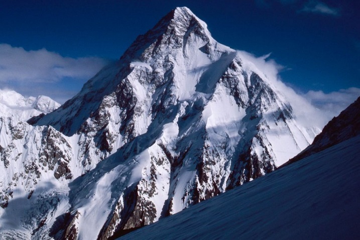 observatory_brk's tweet photo. Everest glacier that took 2,000 years to form melted in just 25 years https://t.co/S57JO4fEVG https://t.co/H90HSeAEid