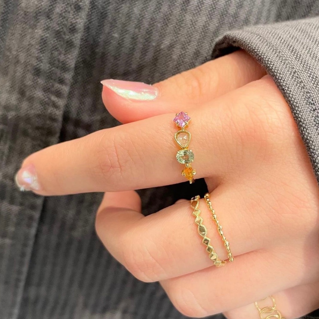 emshop_official's tweet photo. ◇横浜店◇
2/1(火)~2/25(金)までの期間限定で「Made to order JEWELRY」を開催しております!
お好きなカラーのサファイアとダイヤモンドを選んで自分だけのringをオーダーできます!
ルミネカードならいつでも5%OFF!
#em#emgrp
#em_25th https://t.co/qDPu85byIL