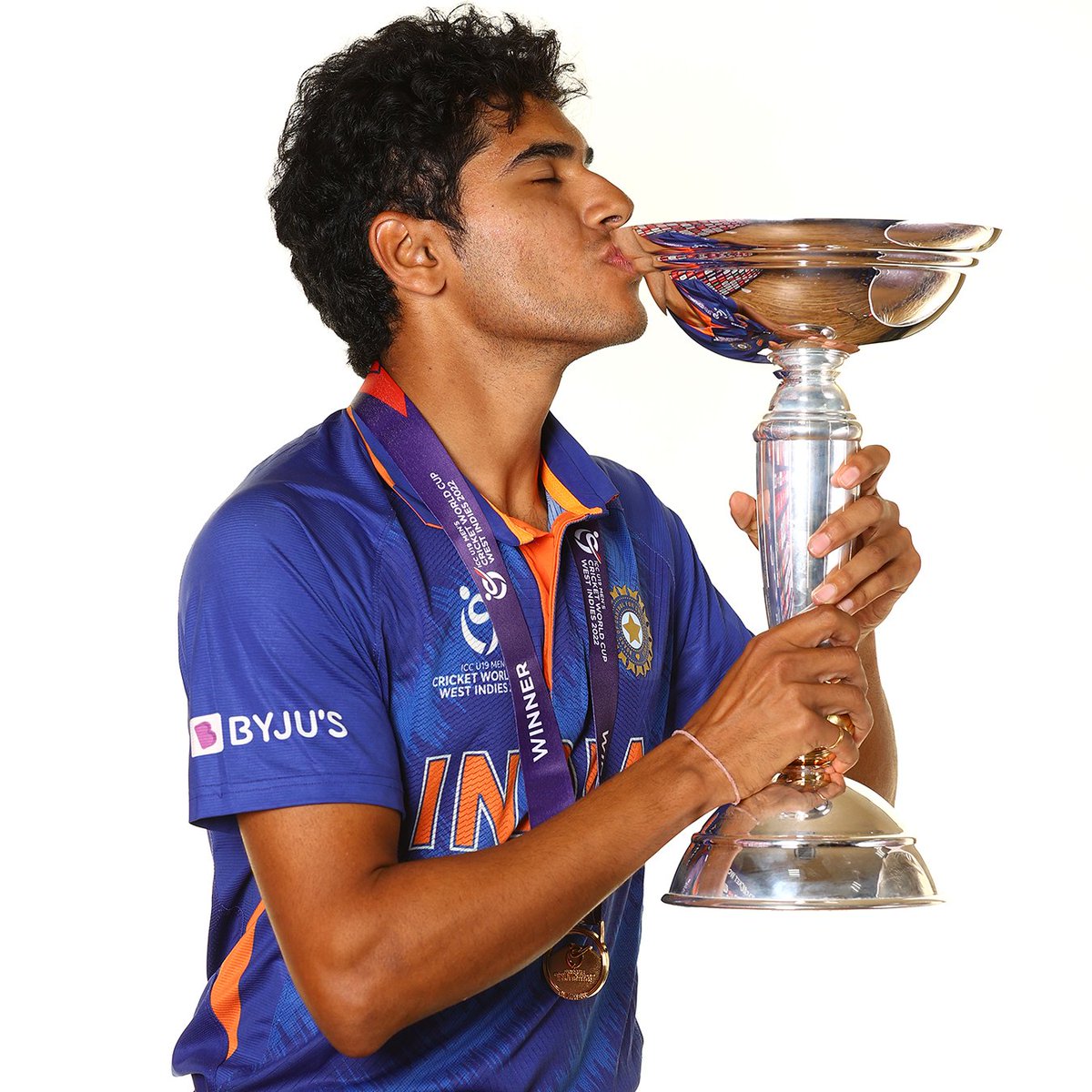Making sure to take a few snaps before the #U19CWC trophy goes in the cabinet 🏆📸