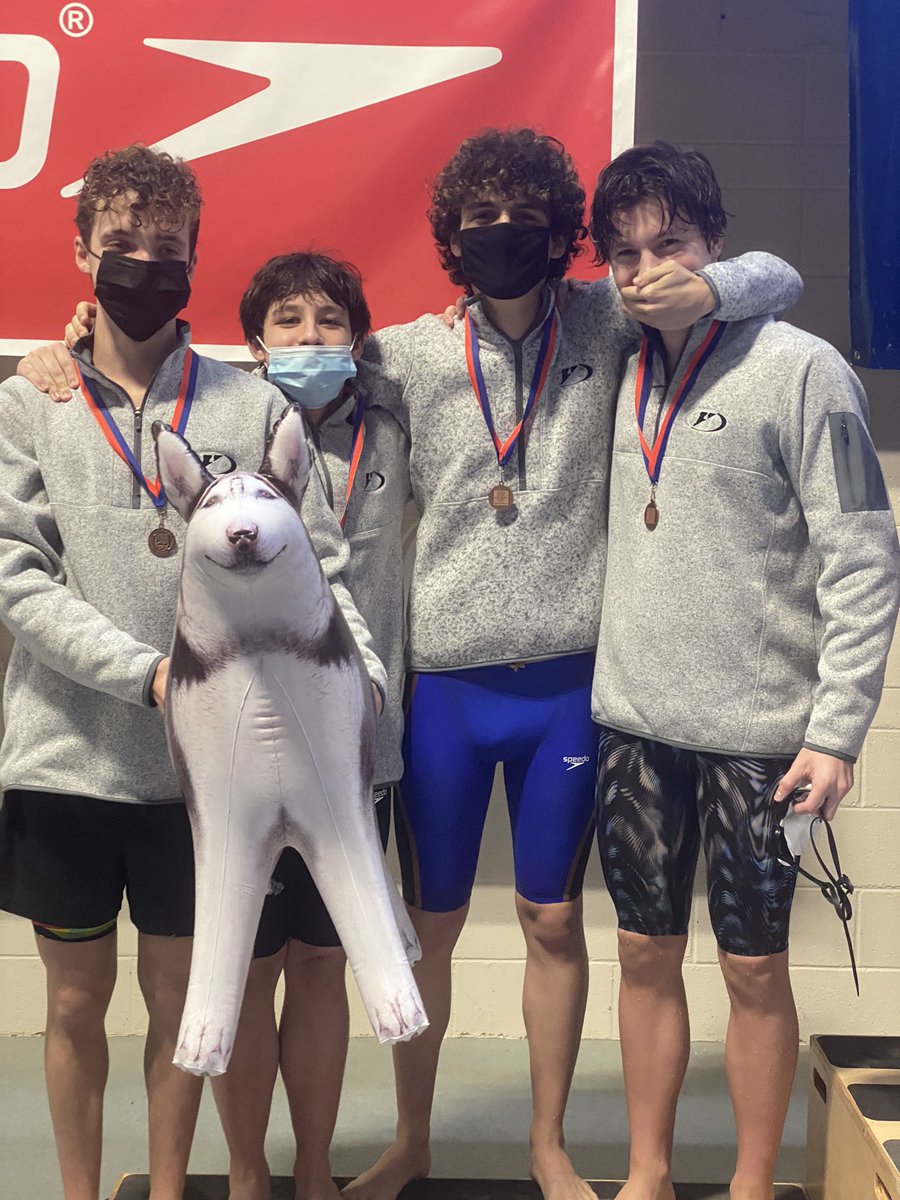 ✅ HHS history made. First relay to medal at Regionals. Congrats to Doherty, Fried, Lawson &amp; Bennison on the 3rd place finish in the 200 Fr rly.