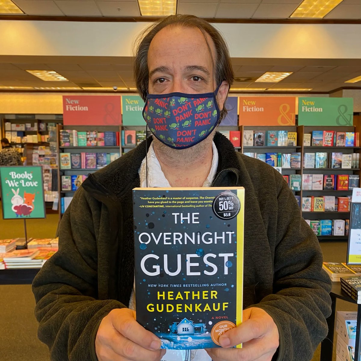 This month’s mystery pick is “The Overnight Guest” by Heather Gudenkauf!  
A woman receives an unexpected visitor during a deadly snowstorm, and here she was, thinking she was all alone…

📚 #theovernightguest #heathergudenkauf #mysterypick #142bn #barnesandnoble 📚