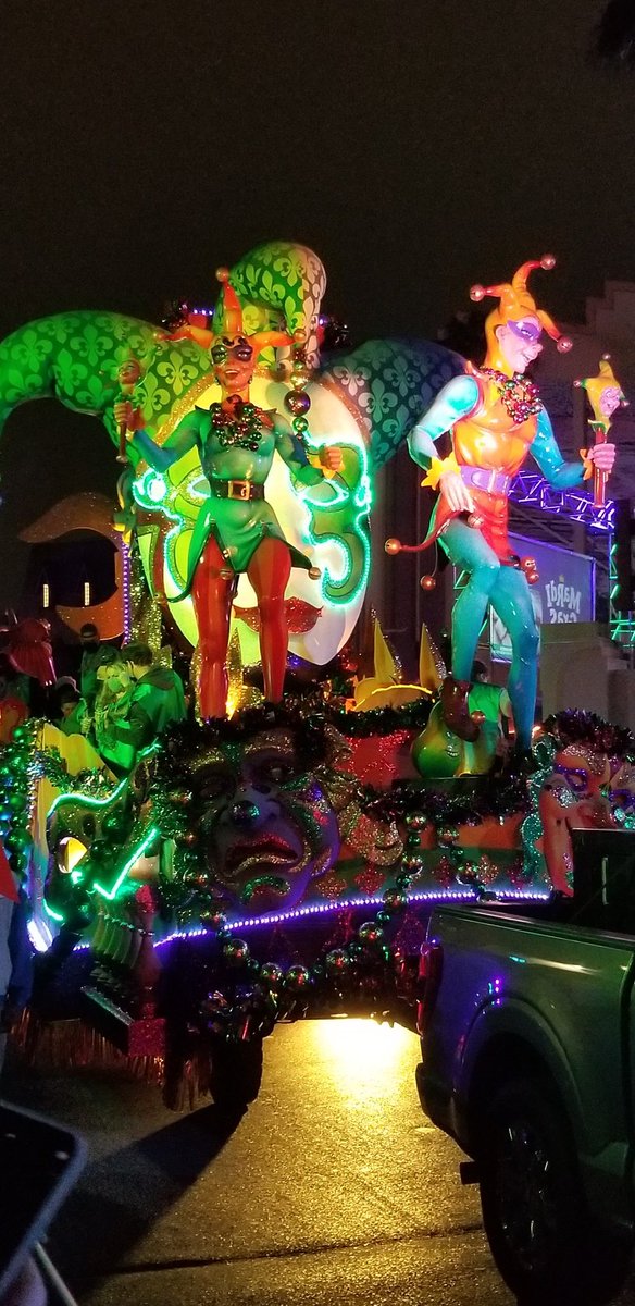 dbloccupancy's tweet image. Such a great parade!  #UniversalMardiGras #UniversalOrlando