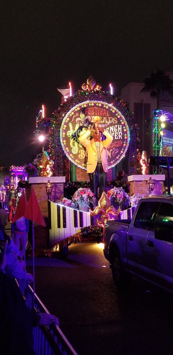 dbloccupancy's tweet image. Such a great parade!  #UniversalMardiGras #UniversalOrlando