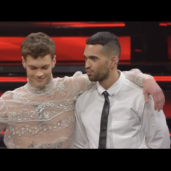 mari_pigliati's tweet photo. mahmood e blanco             tananai
appena                                  appena 
scoprono                               scopre di 
di aver vinto                          essere                       
sanremo                                 ultimo
#Sanremo2022 https://t.co/N3a5zmFwZU