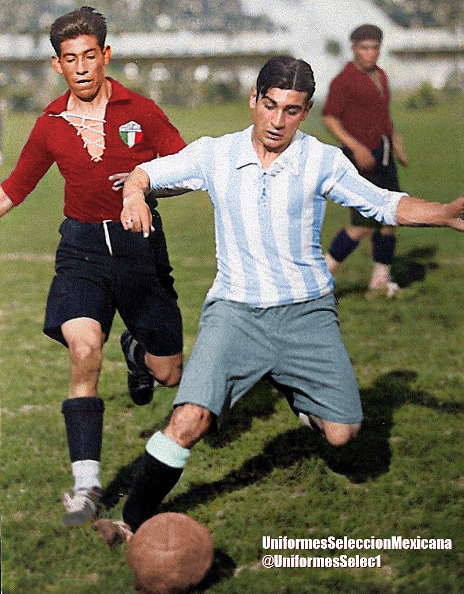 UniformesSelec1's tweet photo. Sabias que:

Un día como hoy pero de 1910. Nació en la cd. de México Felipe "Diente" Rosas. Figura del futbol mexicano en las décadas de  1930 y principios de la los 40's.

Mundialista mexicano y titular  en la copa del mundo  Uruguay 1930. https://t.co/nZOnsHyxmP