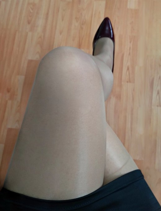 Hello, have you checked the link in my bio?
I'm sure you're gonna love it 🔥🔥🔥🔥

#heels #pantyhose #nylonfeet