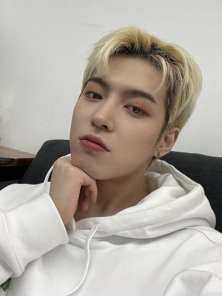 AlPHAXTW_'s tweet photo. ForX muchas gracias por venir a nuestro primer Fanmeeting me emocionó bastante el tenerte aquí y pasar un tiempo de calidad juntos. Nuestro lazo se fortalecerá más, espero que hayas registrado nuestros recuerdos. ¡Nos vemos en otra ocasión!

— MATTEO 🧋 https://t.co/F4jki71k5h