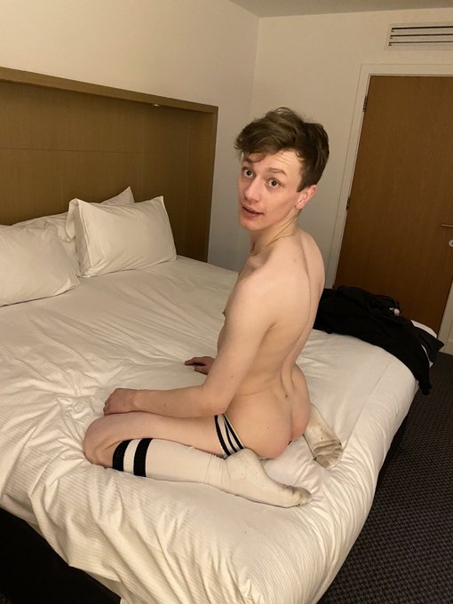 1 pic. Are you coming to bed ? ? 

Full photo set on OF https://t.co/sv0KbB1ZsC