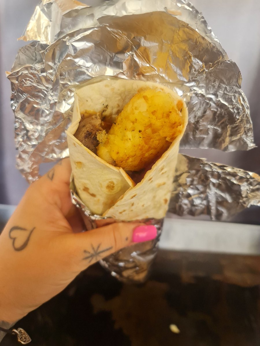BapStation's tweet photo. Soz @McDonalds @McDonaldsUK  we make better #breakfastwraps https://t.co/rShZlbPHph