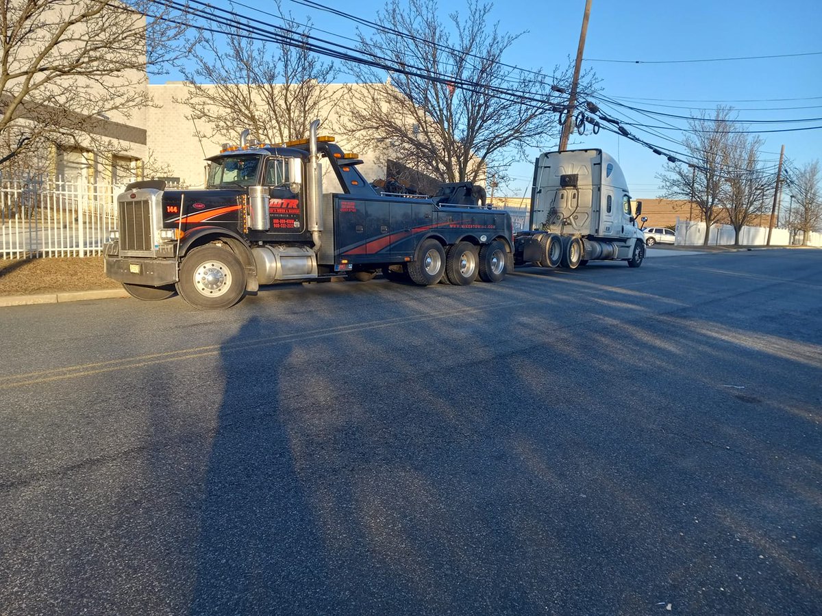 MAS_MTR's tweet photo. A nice tow while the sun was shining today. Enjoy the rest of the weekend everyone. We're out here if you need us 908-722-2122.
#mikestowingandrecovery #MTR #MAS #mikesautoservice #MFD #mikesfueldelivery #mikesofnj #roadservice #24hourservice https://t.co/9gpZSWUe4H