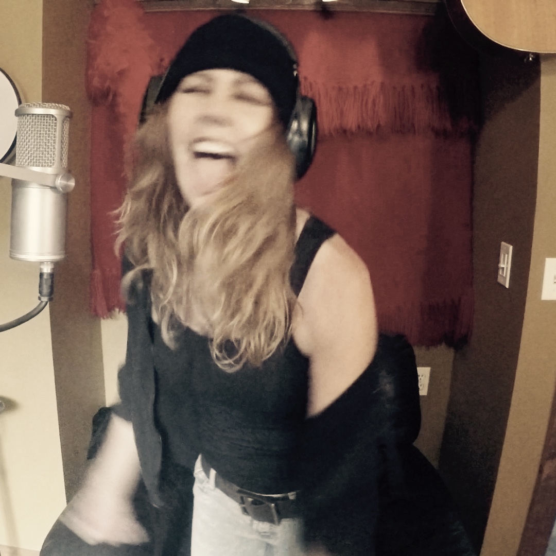 #OMG life has never felt so amazing! Gearing up to release our new single! Have a gorgeous #weekend &amp; never forget that YOUR dreams &amp; passion are why you are on this planet.💛Big love!!!   oneuglycowboy.com/video
#New #single #Country #rock #ONEUGLYCOWBOY #love #RideWithTheWind