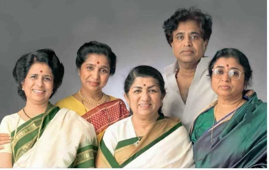 The Better India on X: "Lata Mangeshkar was only 5 year old when her father  Pt Deenanath Mangeshkar started giving her singing lessons. Lata also  worked hard to support her siblings --