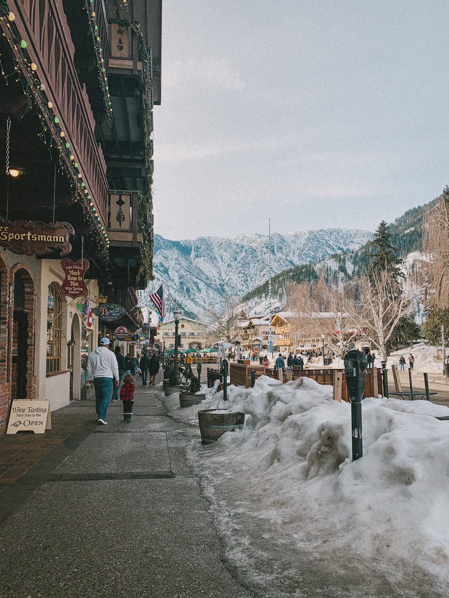 chloecobryan's tweet image. Leavenworth ‘22