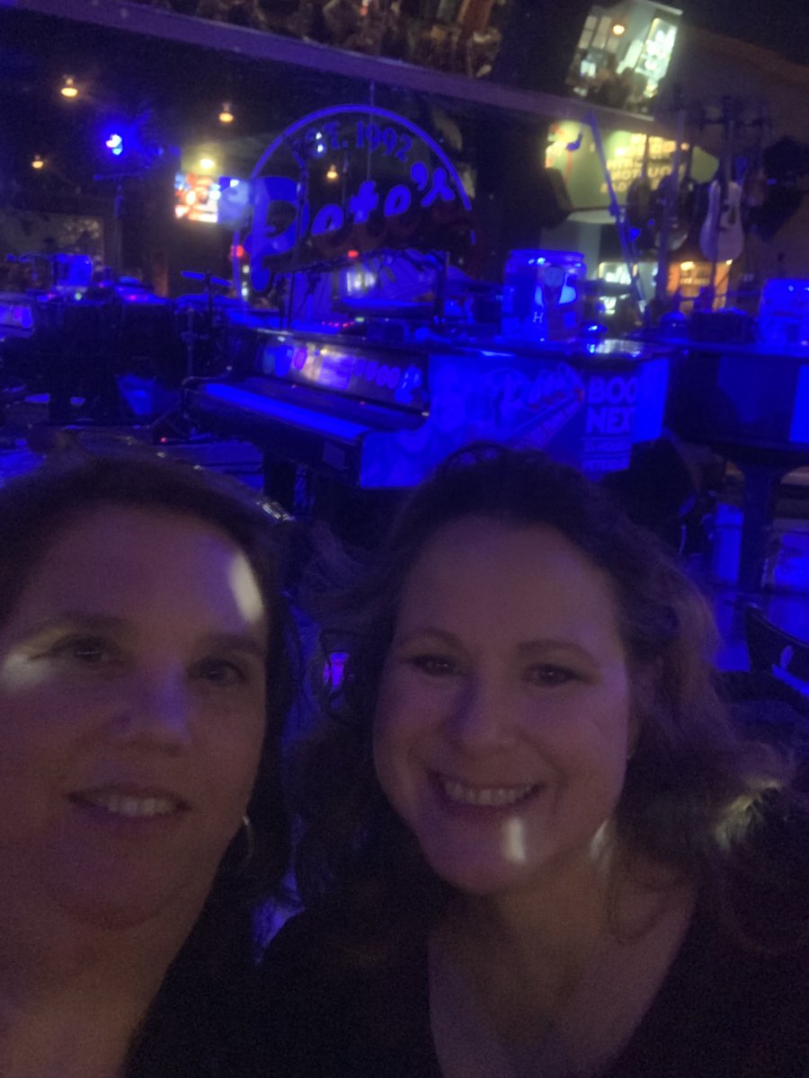 deanna_olson19's tweet photo. Ready for the show! #Goodtimes #peteshouston https://t.co/iRvj59Ldsr