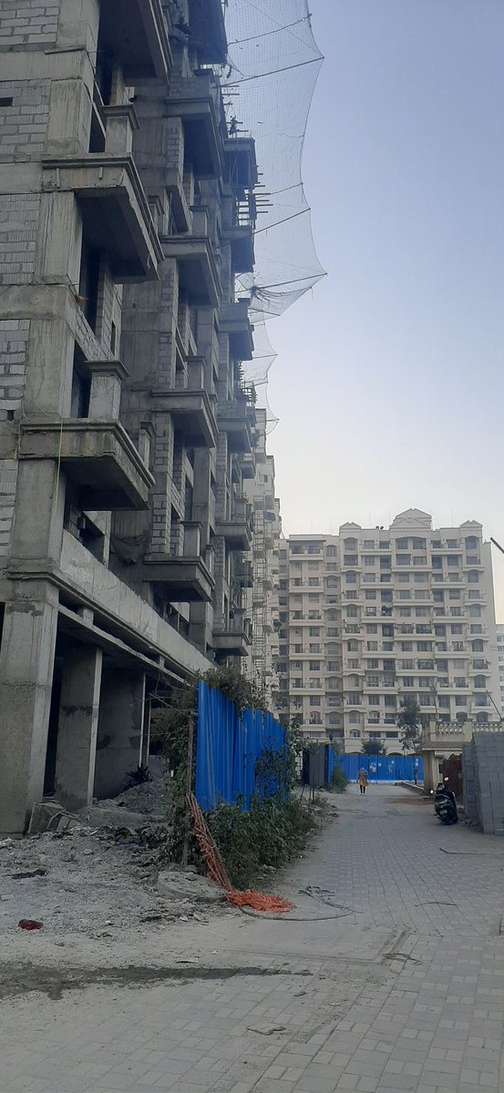 AnandKu27368188's tweet photo. @PMCPune Puraniks Aldea annexo road is in now dangerous situation because no safety is there for road. Building construction is going without any safety net. If any thing fall from top then it will be on road. Road is also occupied by building materials https://t.co/DfLwFRynWv