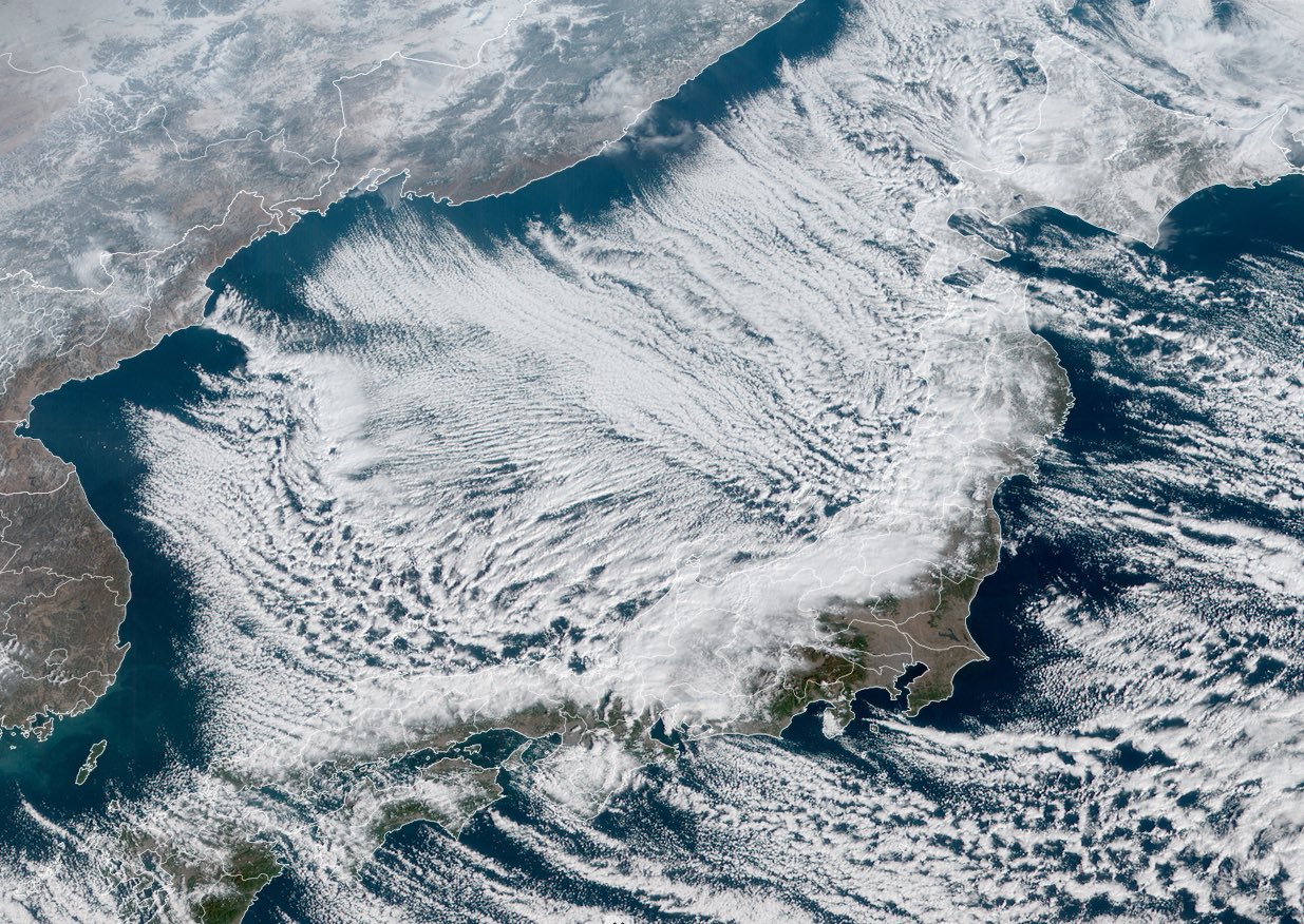 荒木健太郎 日本海で雪雲が発達しています 朝鮮半島のつけ根の山地を迂回する流れが日本海上でぶつかってできた日本海 寒帯気団収束帯 Jpcz では 特に積乱雲が発達しています 最新の気象情報等を確認して安全にお過ごしください T Co