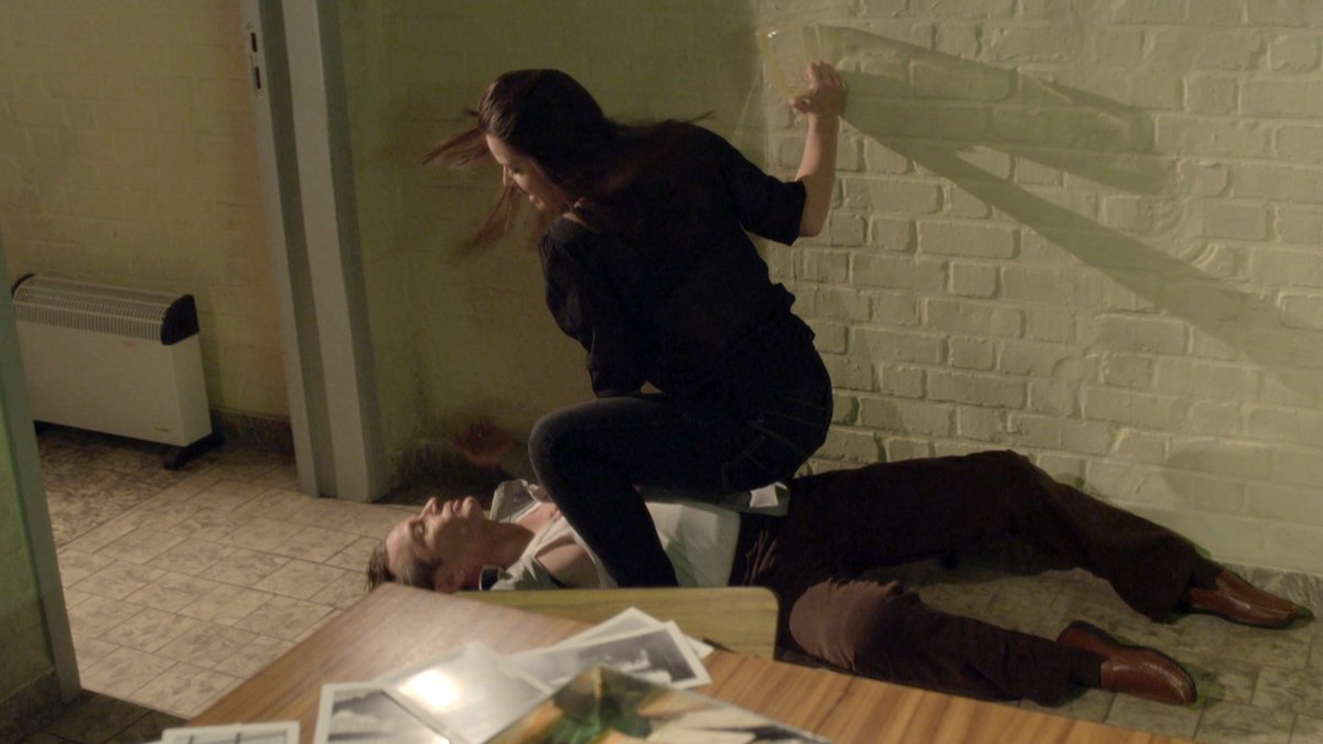 jamie_marsters's tweet photo. Pic of the Day: @JamesMarstersOf having a terrible, horrible, no good, very bad day... in @MetalHurlantTV #1.2 "Shelter Me" 

#JamesMarsters #MichelleRyan #MetalHurlantChronicles #IMean #HisCharacterNameIsBrad #SoHeReallyBroughtThisOnHimself #BradAndJennifer #ButNotTHATOne https://t.co/MWS1V3l94e