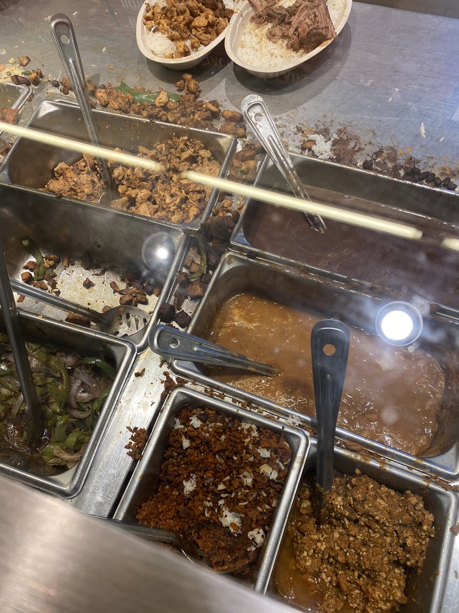 paullsacc's tweet photo. Aye yo @ChipotleTweets y’all are disgusting 🤢 https://t.co/zoOQqbXVaI