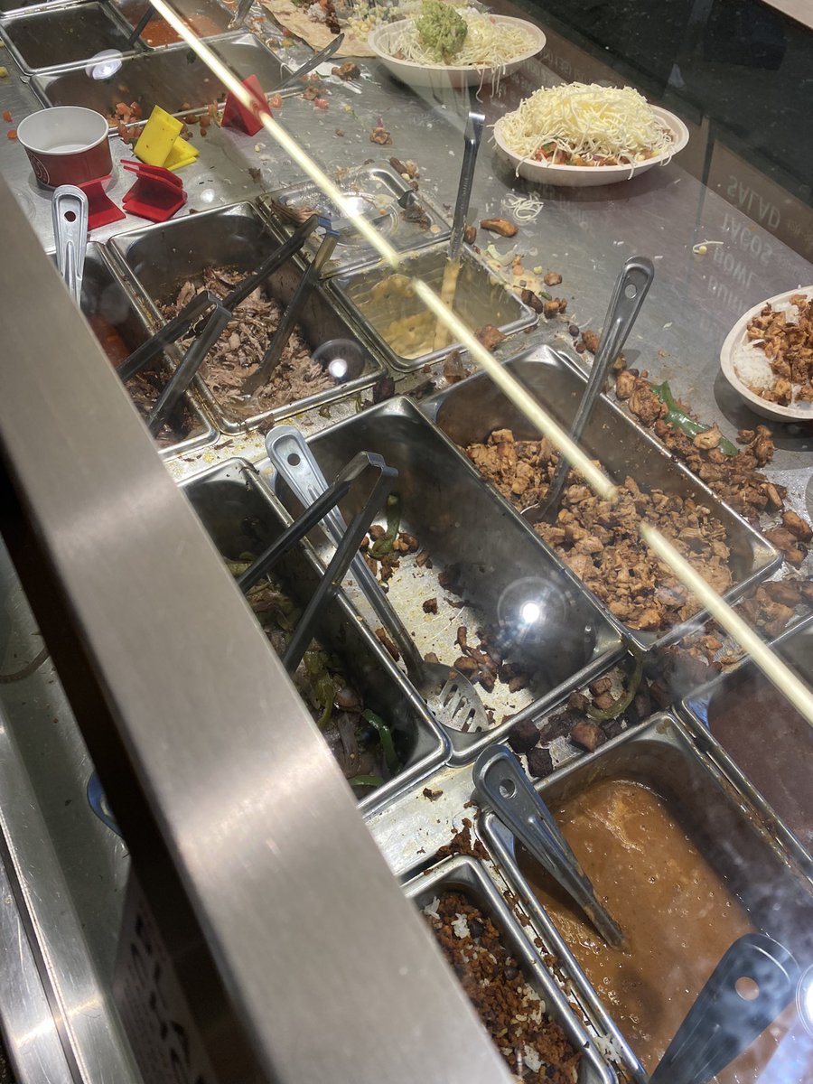 paullsacc's tweet photo. Aye yo @ChipotleTweets y’all are disgusting 🤢 https://t.co/zoOQqbXVaI