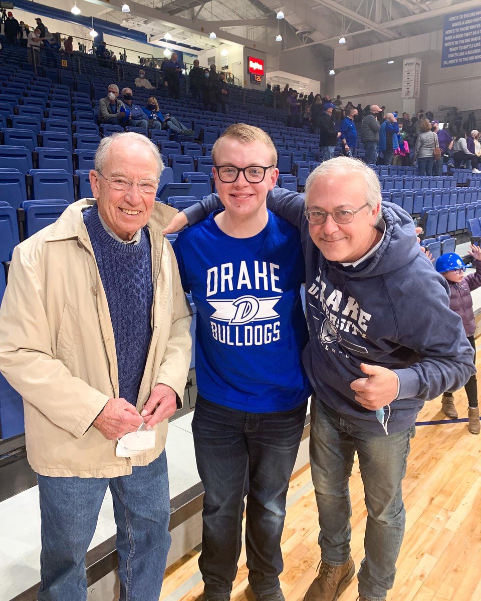 DrakeUCR's tweet photo. CR’s enjoyed visiting with @ChuckGrassley and @YoungForIowa at the Drake basketball game tonight❕#GoBulldogs 🏀🐶 https://t.co/npFcQhJWsi