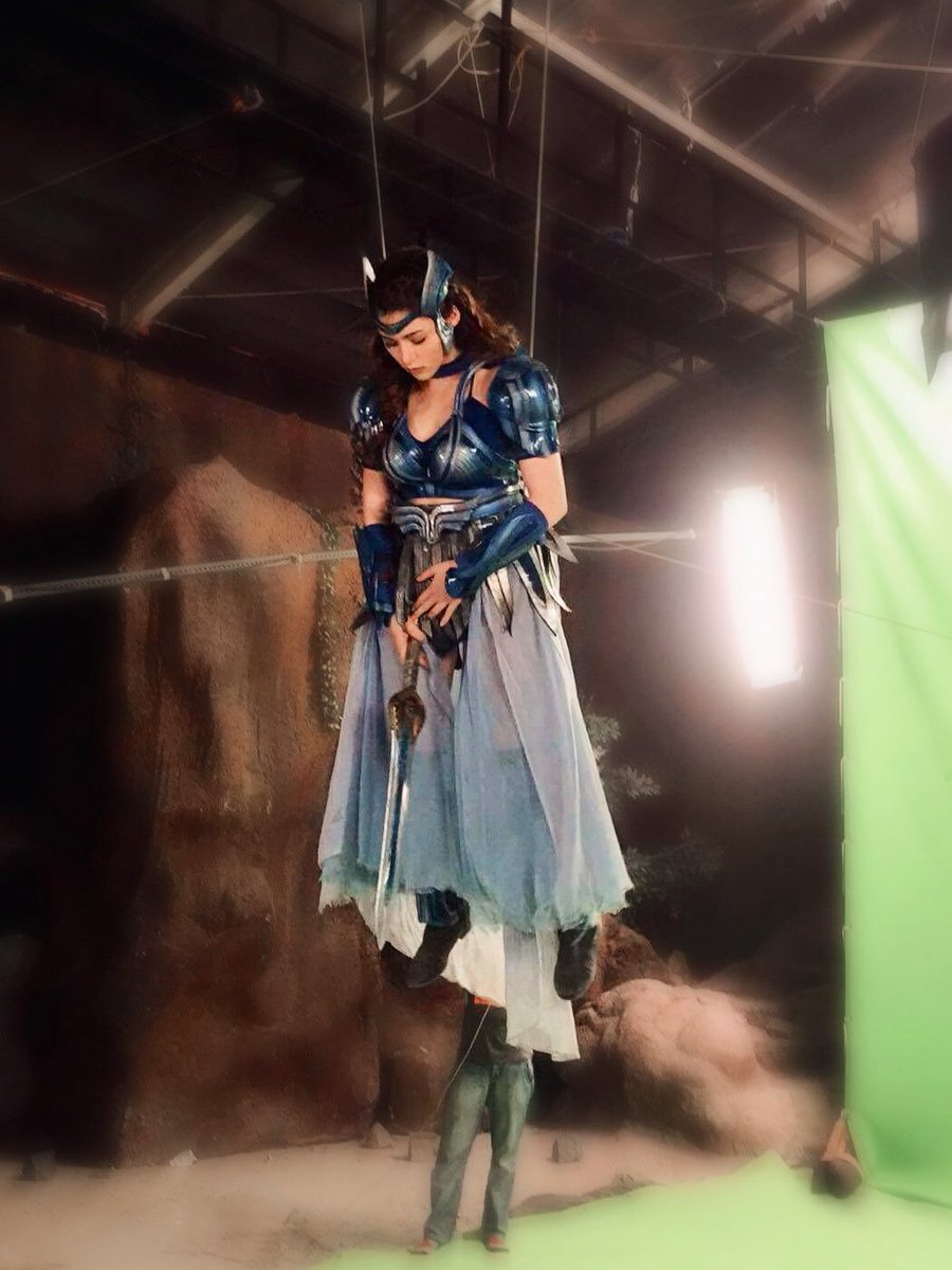adikthing's tweet photo. happy sunday! halungkat mode pa rin sa baul. hehe.. hi amihan 💙✨ @kylienicolep https://t.co/MSngpbfzEu