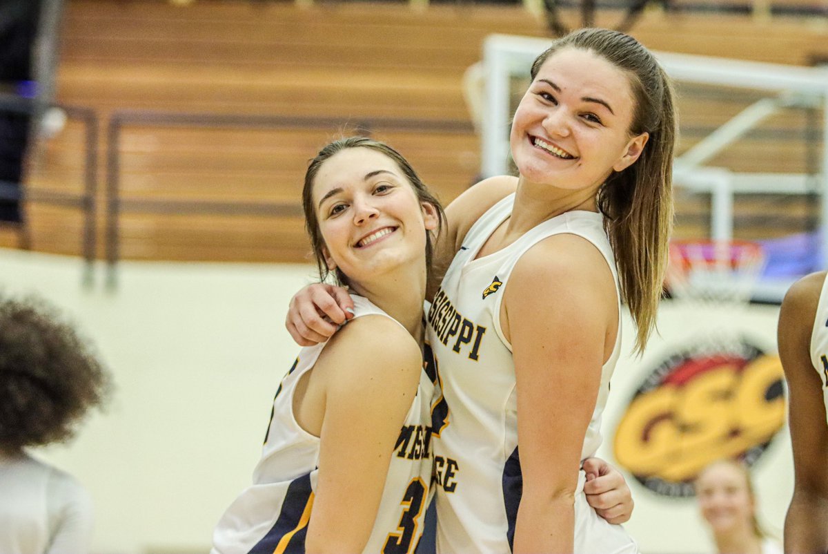 GoChoctaws_WBB's tweet photo. All 𝙎𝙈𝙄𝙇𝙀𝙎 after a big win!

#COTM x #Retweetthedub https://t.co/PKZVTfhoVt