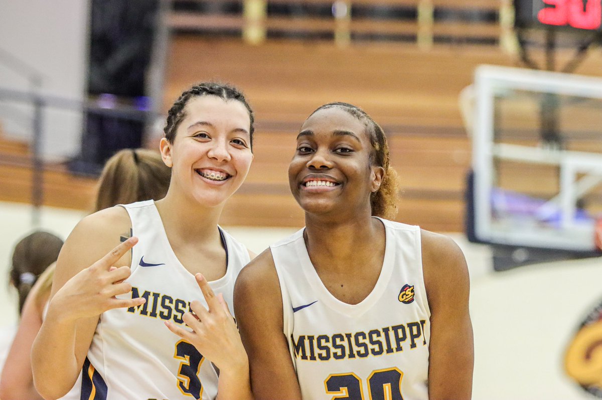 GoChoctaws_WBB's tweet photo. All 𝙎𝙈𝙄𝙇𝙀𝙎 after a big win!

#COTM x #Retweetthedub https://t.co/PKZVTfhoVt