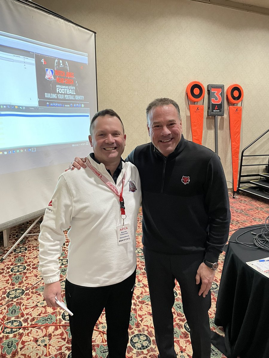 Randy_Coleman4's tweet photo. Great seeing @CoachButchJones at our @ArFCAArkansas Ronnie Roach Coaching Clinic. The entire @AStateFB football staff made the trip and loved talking ball with them. Safe travels home and Wolves Up. @robharley34 #ArFCA https://t.co/IpiVlt5m6k