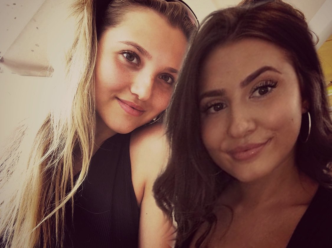 my bestfriendddd 🤍😘 
  day1 - I love you my P ❤️💛