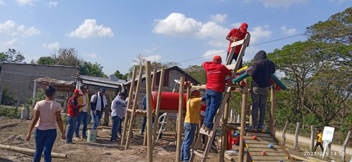 Instalación parque didáctico vereda el 25 agradeciendo a la <a href="/ComisionadoPaz/">Consejería Comisionada de Paz</a> por la donación de este bello parque para nuestra comunidad rural al dr <a href="/montiel2411/">Orlando Montiel</a> <a href="/MilagroHg/">kellis Hernández</a> <a href="/ampalau/">Ana María Palau</a> <a href="/Alcaldiafcion/">Alcaldía De Fundación</a> <a href="/EmilioJArchila/">Emilio José Archila</a> <a href="/RenovacionCo/">Agencia de Renovación del Territorio</a> <a href="/elviamejiafer/">Elvia Mejía F.</a> <a href="/IvanDuque/">Iván Duque 🇨🇴</a>